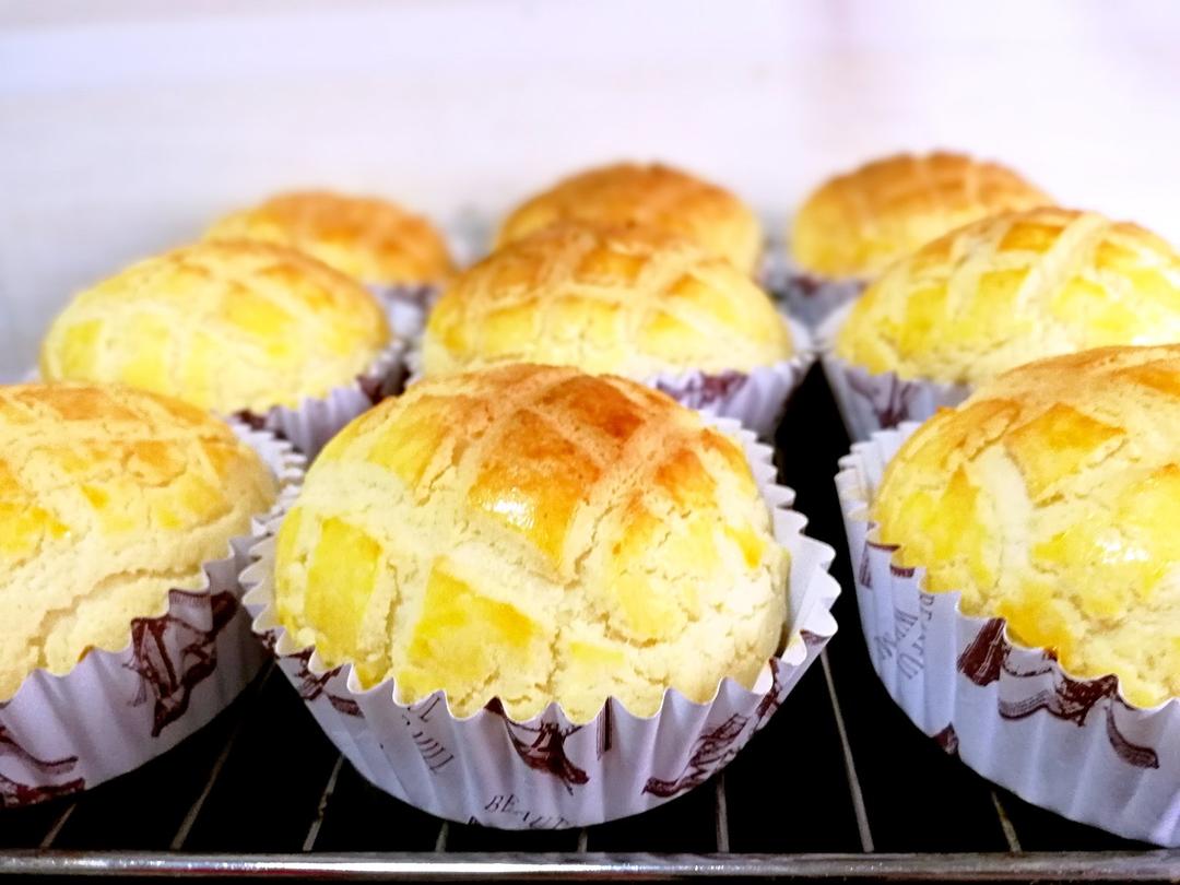 好吃到炸裂的港式菠萝包（附带制作酥皮的小视频）