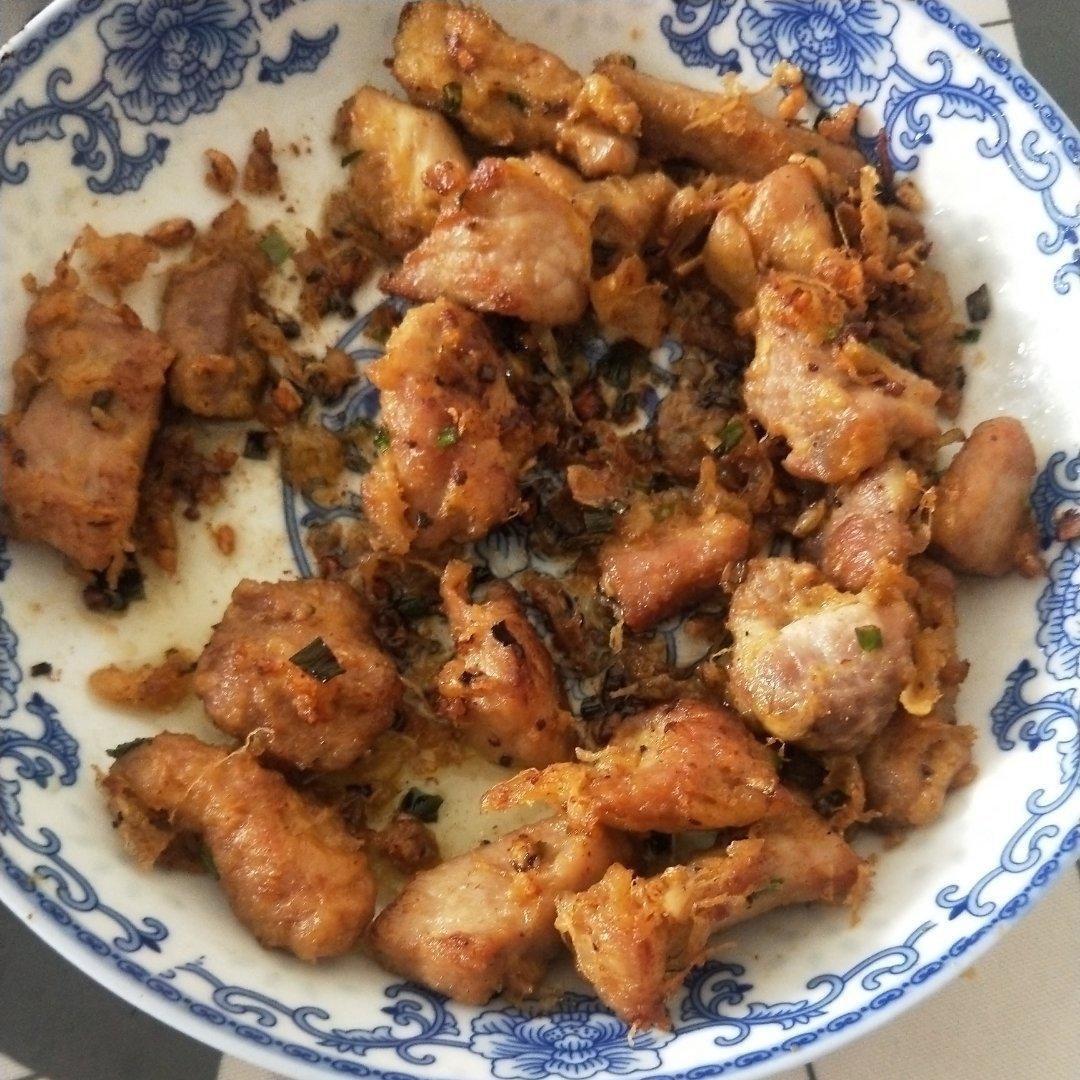 ㊙️超香超酥的蒜香酥肉🤤腌制好的猪肉裹上淀粉和蛋液，大人喜欢小孩更喜欢👍