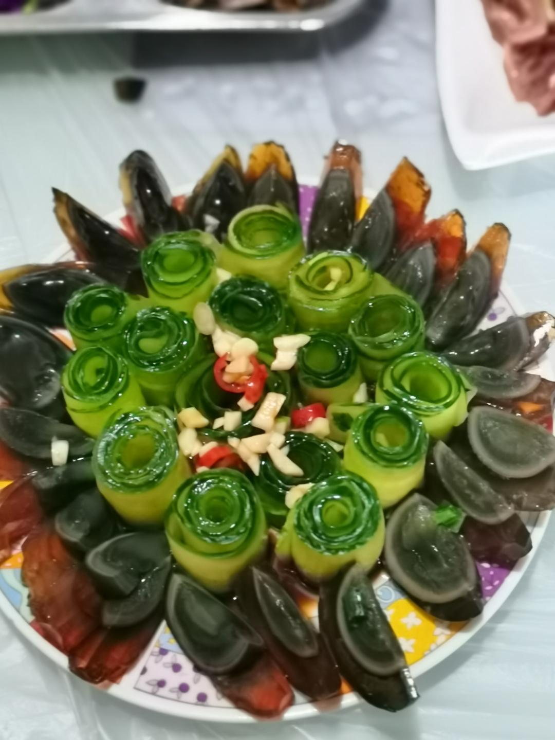 三分钟快手开运年菜黄瓜拌皮蛋