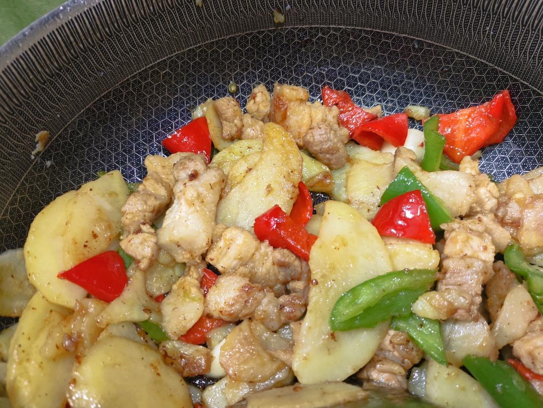 五花肉干煎土豆
