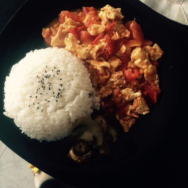 西红柿炒蛋盖饭