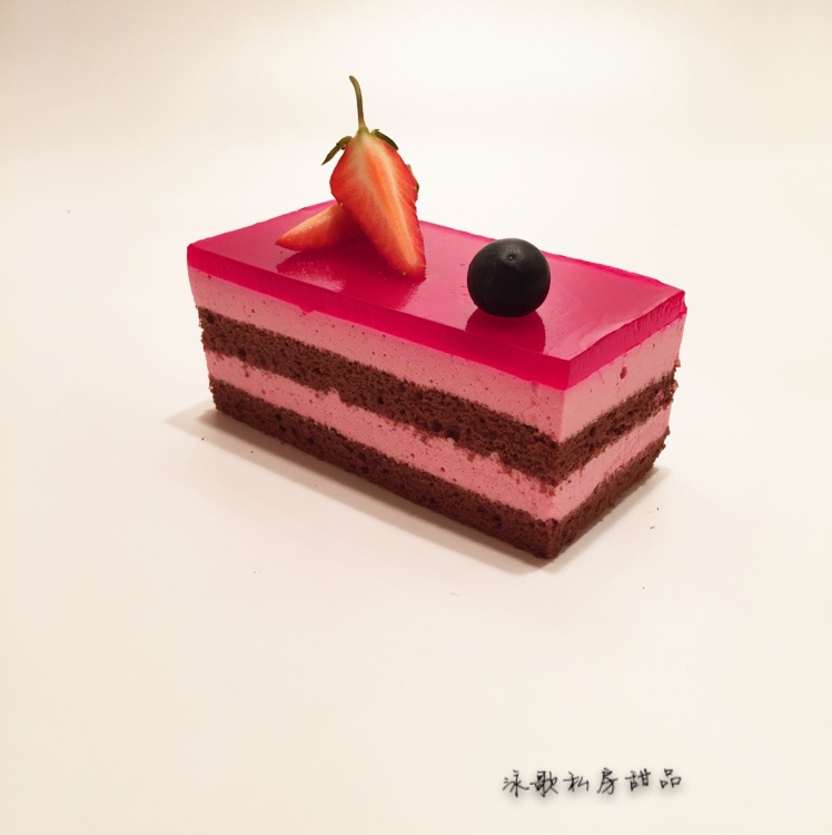 泳歌做的火龙果慕斯(小蛋糕)