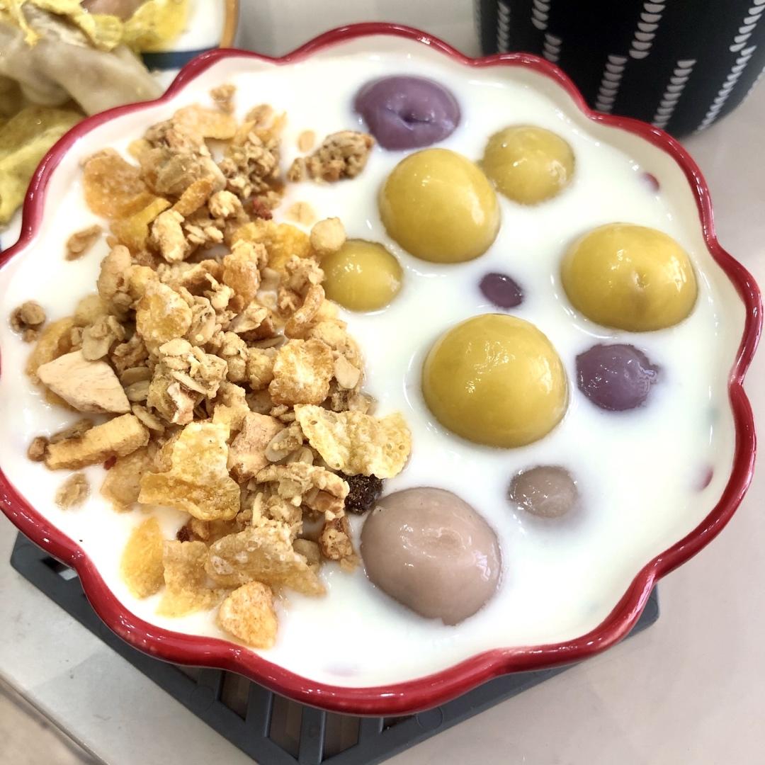 酸奶汤圆芋圆小团子