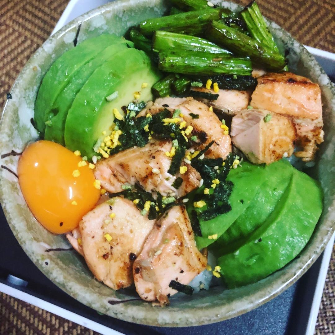 三文鱼牛油果拌饭