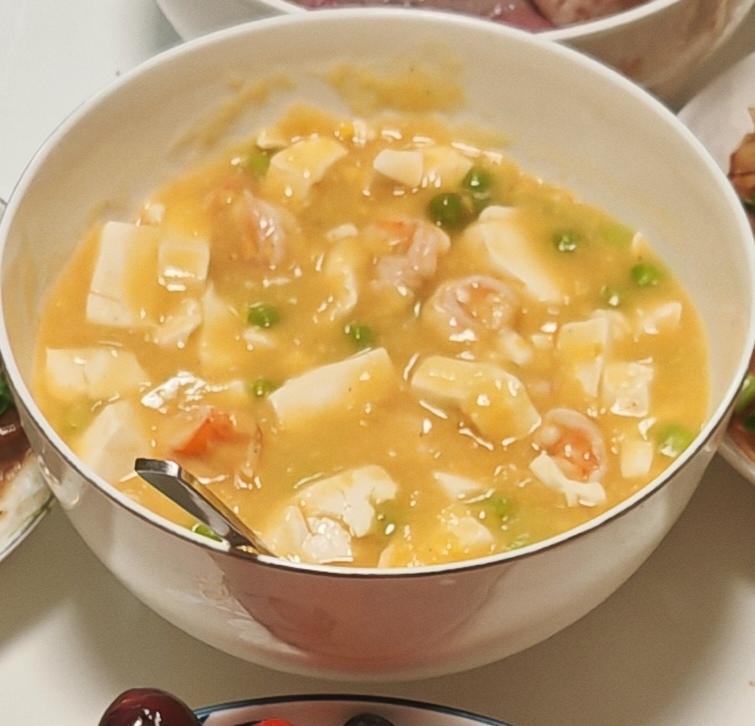 咸蛋黄虾仁豆腐汤
