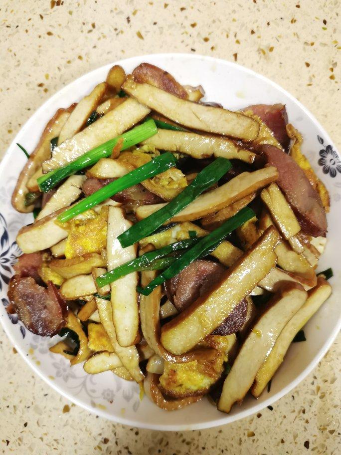 菌菇蛋丝炒香肠（豆腐干、金针菇、白蘑菇）