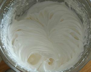 适合做生日蛋糕胚的戚风:柠檬戚风蛋糕的做法 步骤12