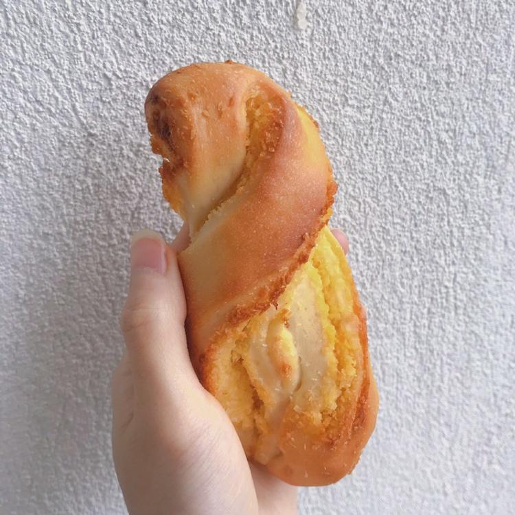 椰蓉奶棒面包