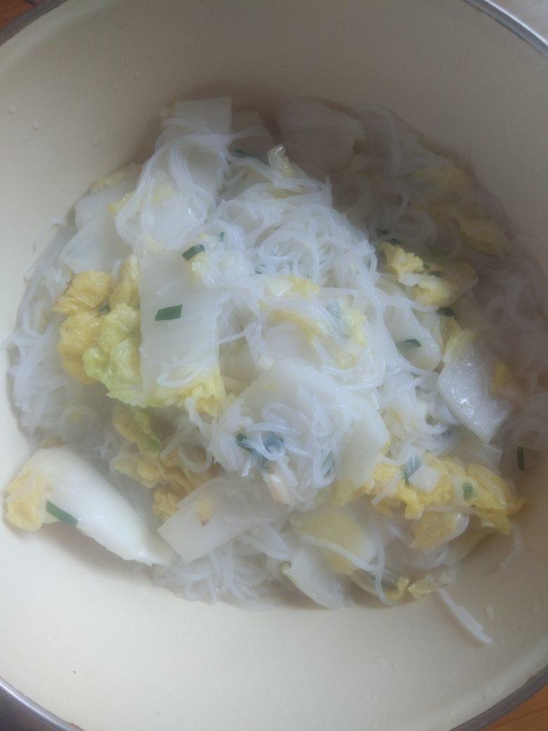家常小白菜炒粉条鲜味十足