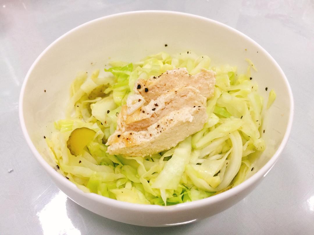 减脂爽口的小菜——酸黄瓜拌甘蓝丝