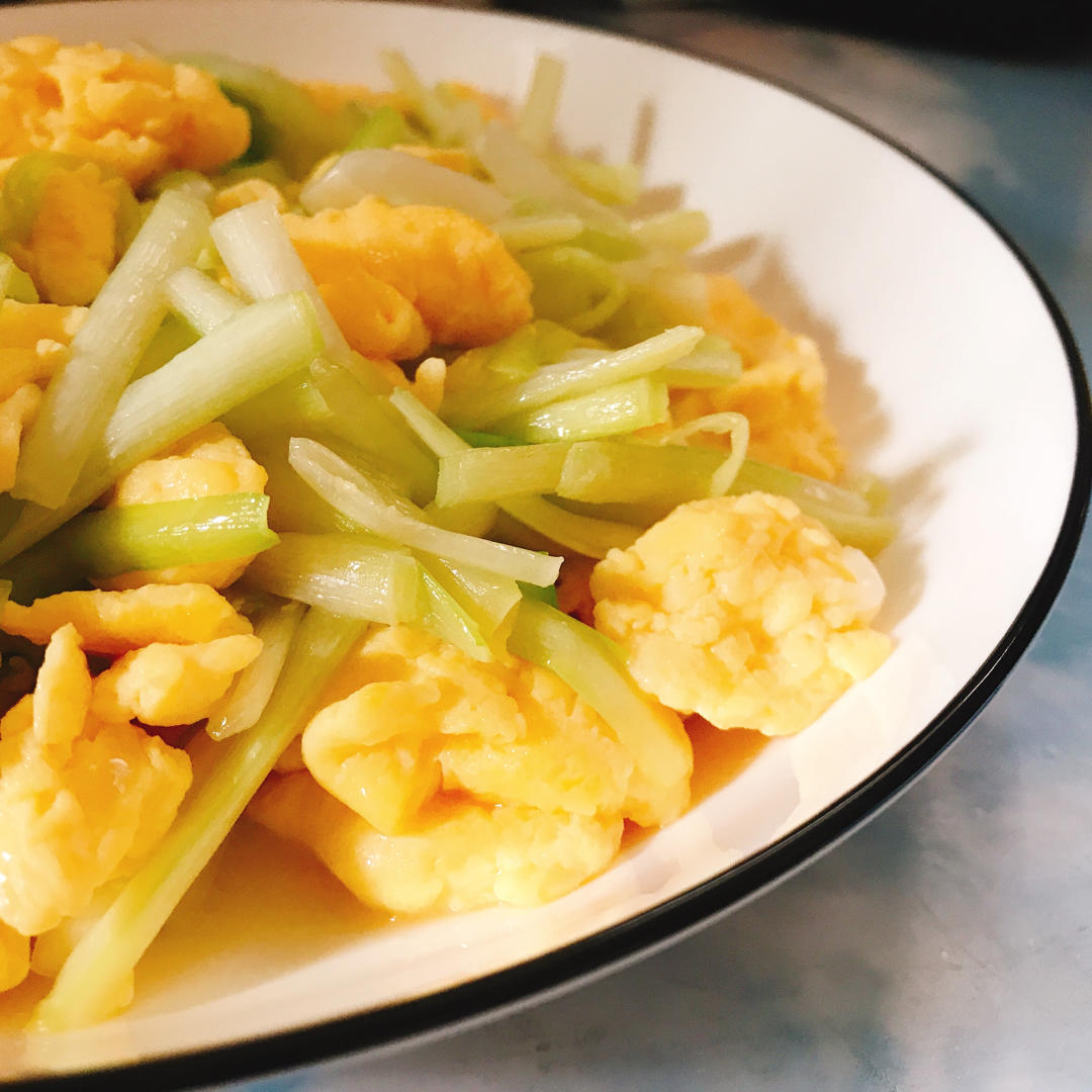 老丁的私房菜－韭黄炒鸡蛋