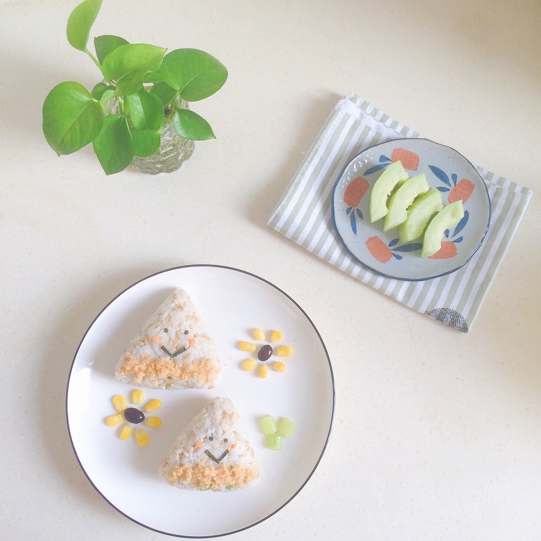 鸡蛋三角饭团