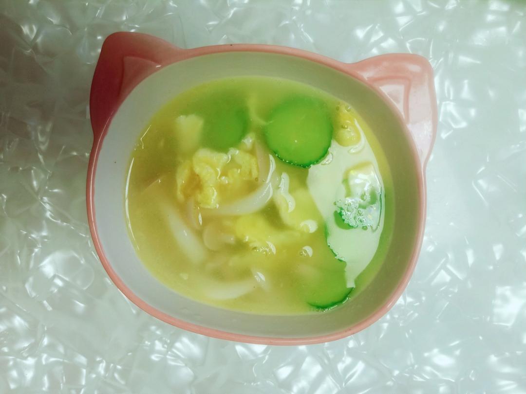 5分钟就能做好的巨鲜美的菌菇黄瓜汤