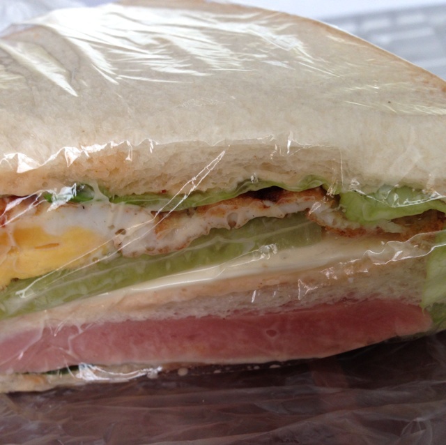 火腿煎蛋三文治