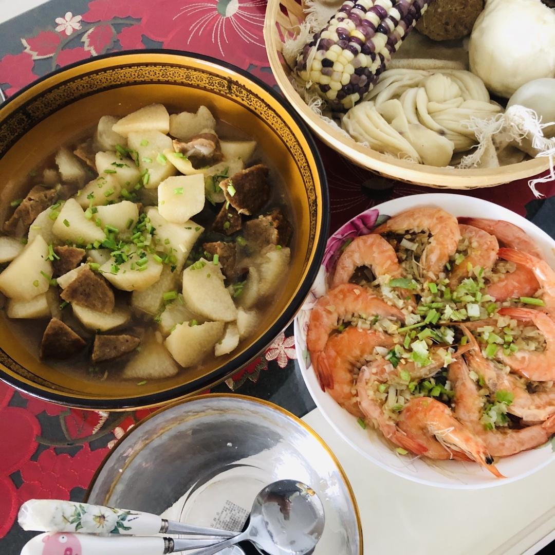 蒜蓉粉丝蒸大虾