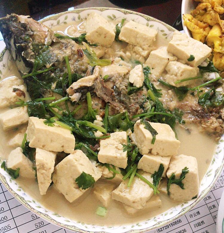 家常鱼炖豆腐