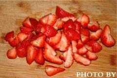 草莓煎饼的做法 步骤1