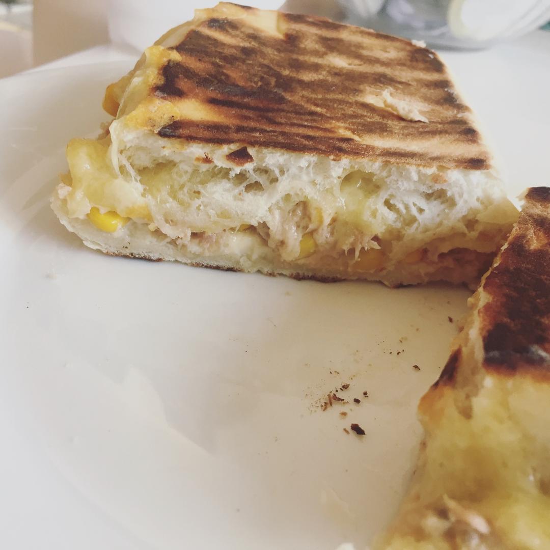 TUNA AND SWEETCORN PANINI 吞拿鱼玉米帕尼尼
