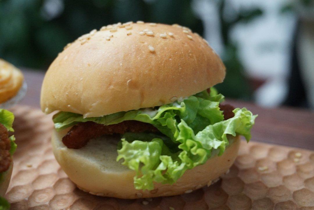 笑靥如花200677做的全麦汉堡