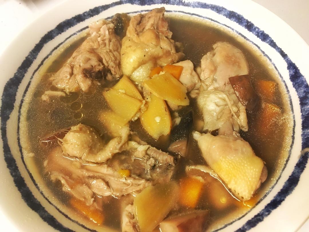 胡萝卜玉米鸡汤