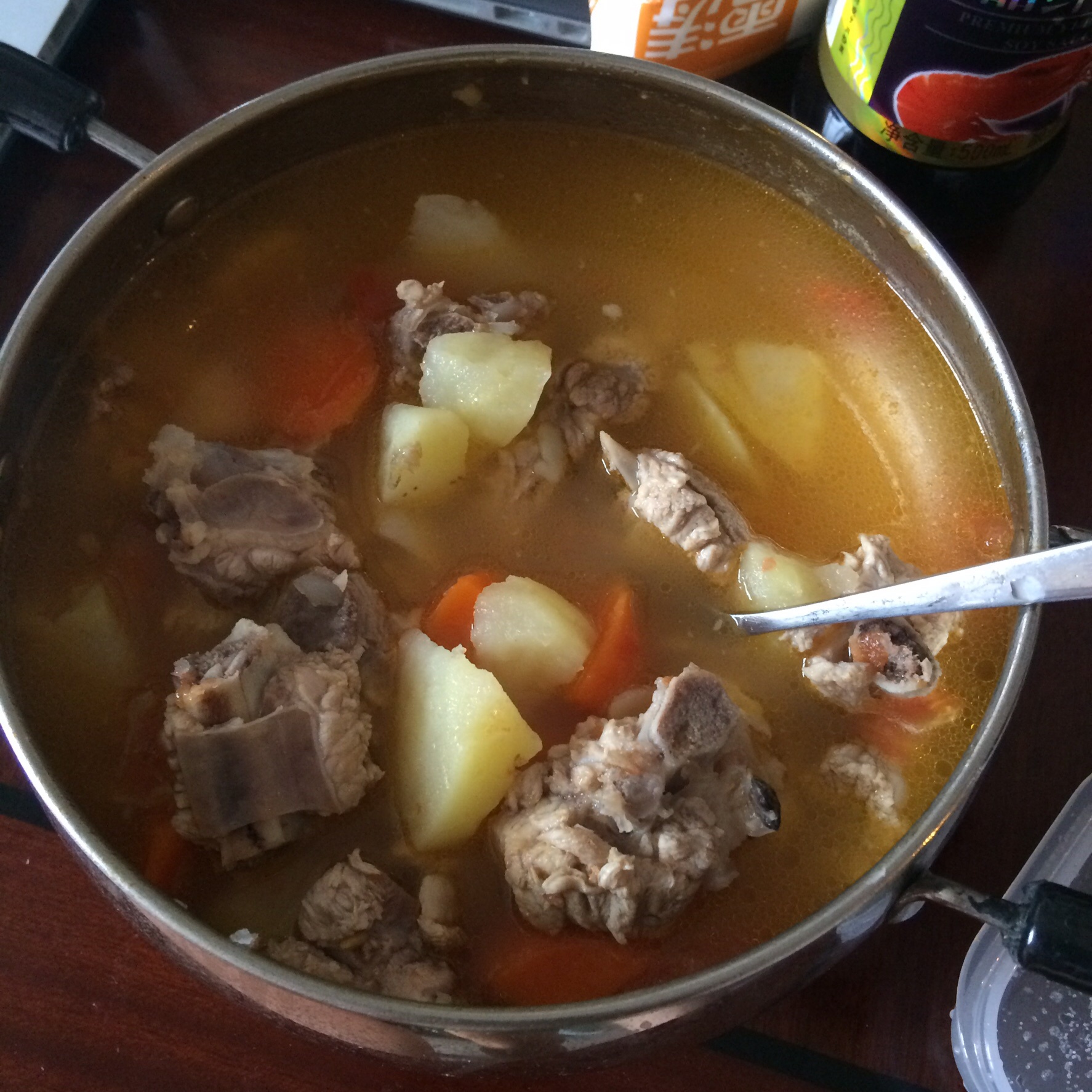 番茄土豆玉米排骨汤