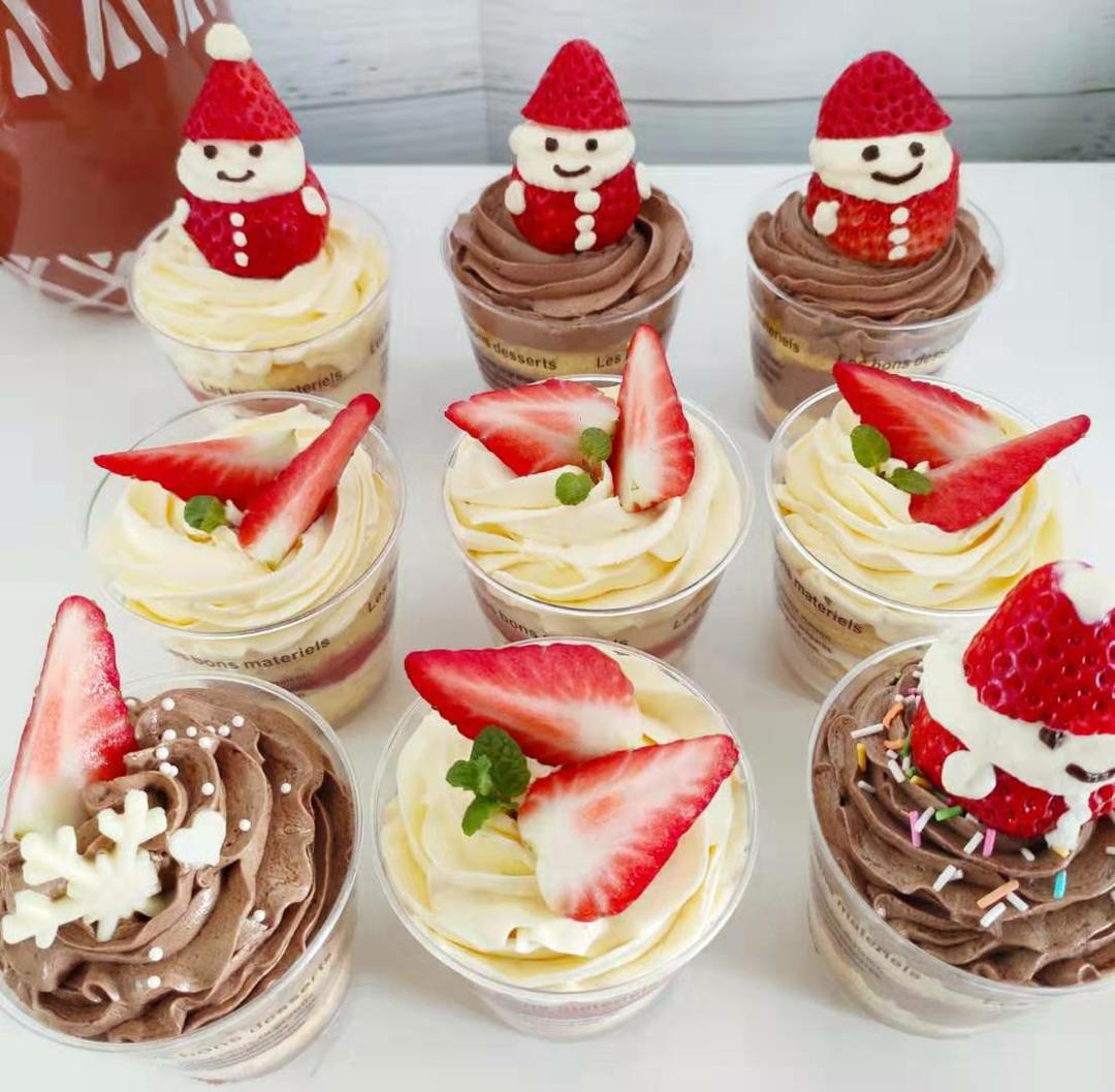 天际通做的圣诞款纸杯蛋糕超高颜值超可爱圣诞帽圣诞树麋鹿圣诞老人