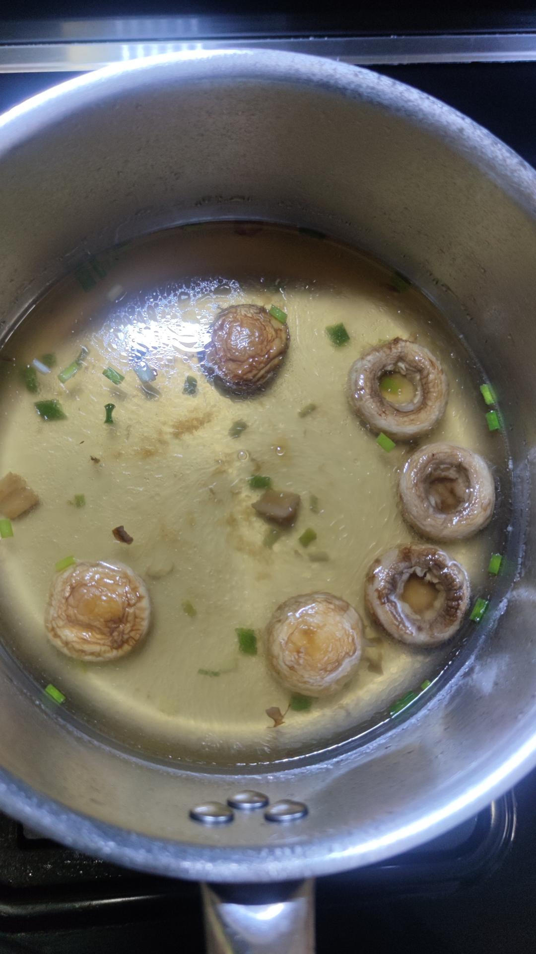 鲜掉眉毛口蘑汤