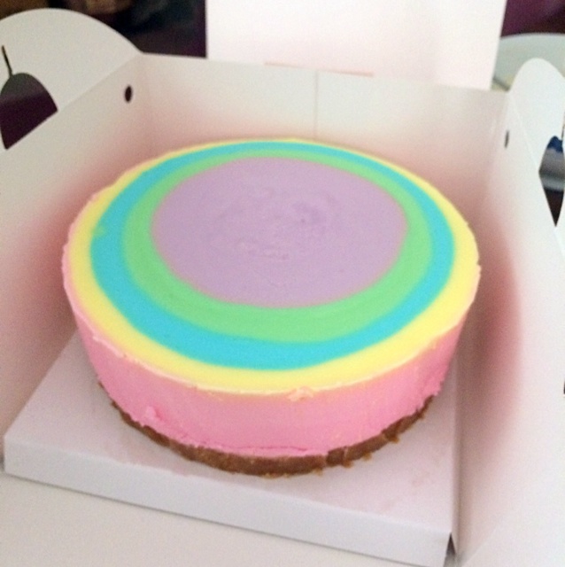 彩虹慕斯蛋糕