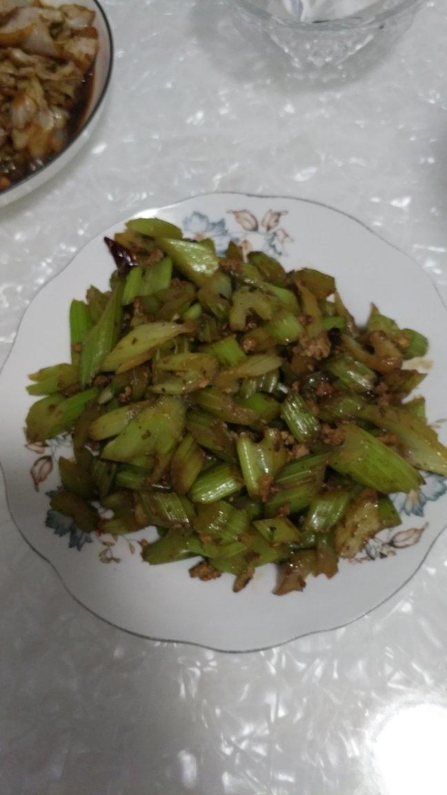 芹菜炒鸡蛋