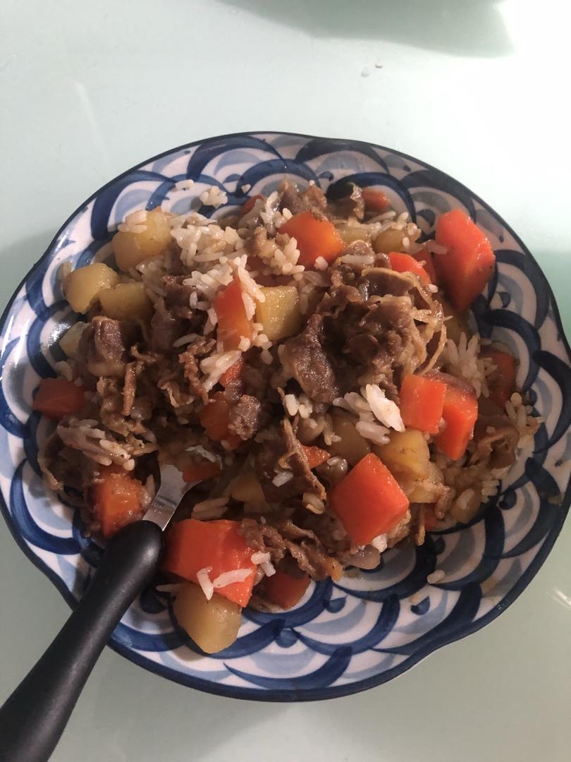 黑椒牛柳土豆焖饭