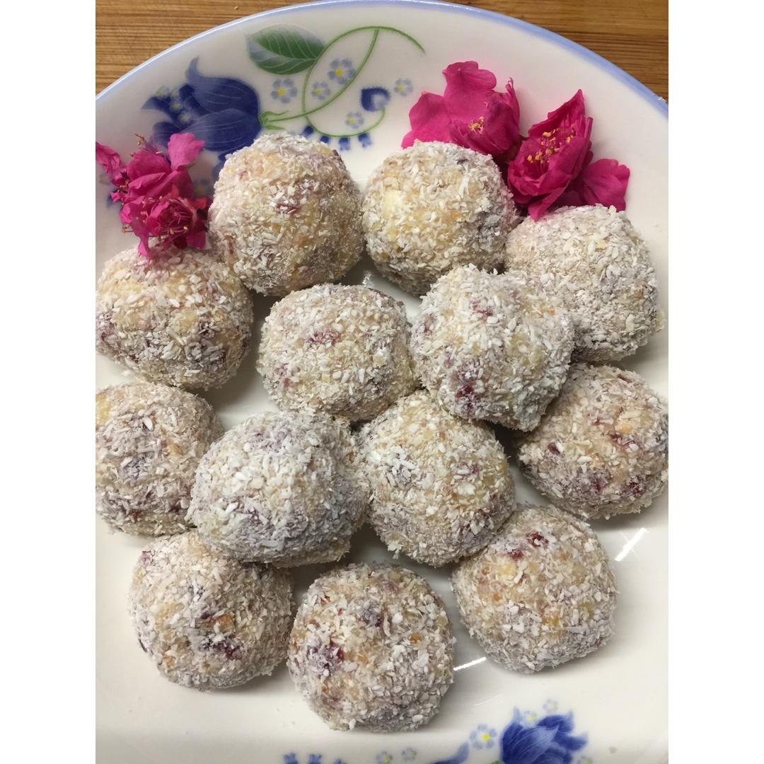 朗姆酒蔓越梅乳酪球