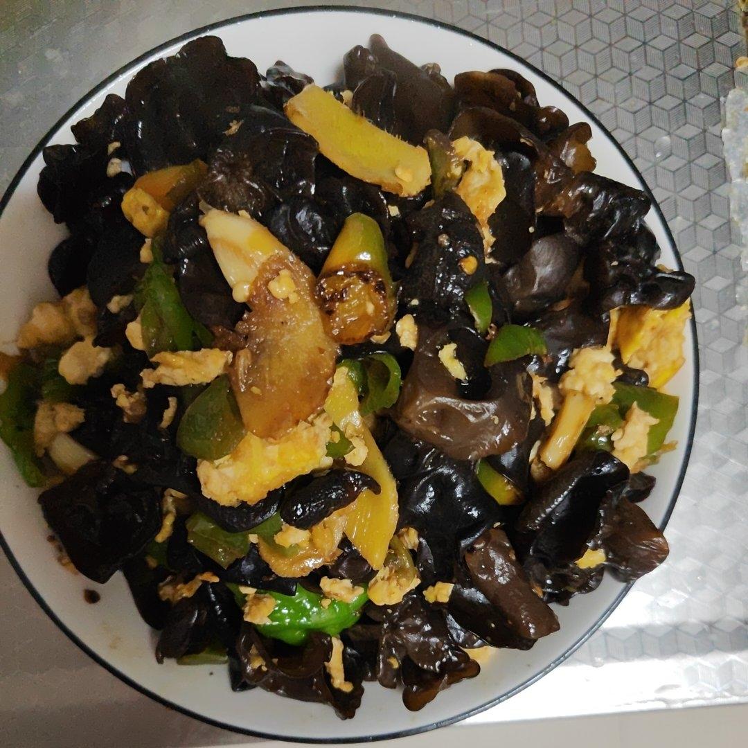 黑木耳青椒炒鸡蛋（营养又下饭）