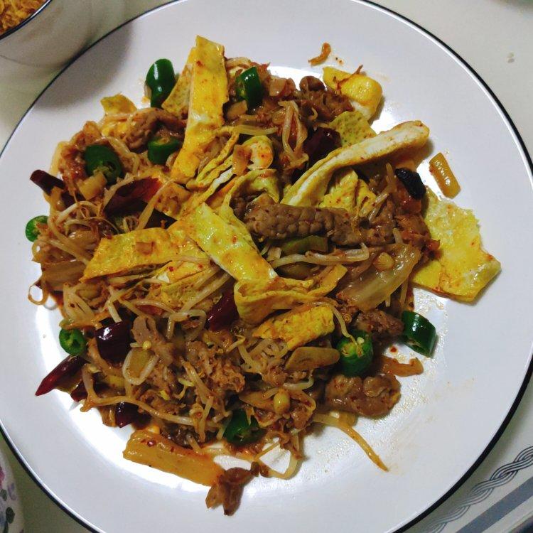 泡菜豆芽炒牛肉🥩Stir-fried Beef with Kimchi & Bean Sprouts