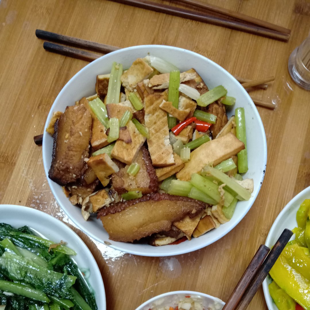 素菜：芹菜炒豆腐干