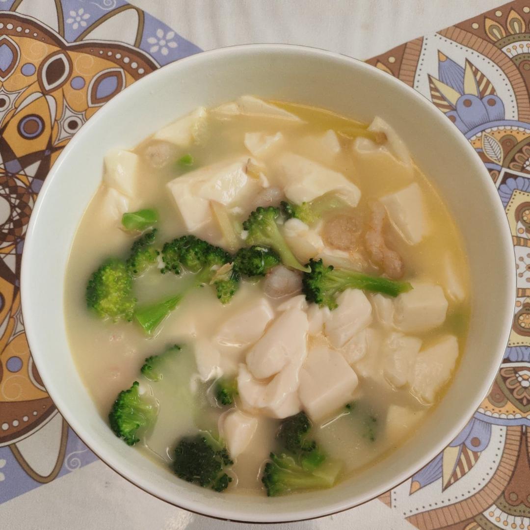 西兰花虾仁豆腐汤