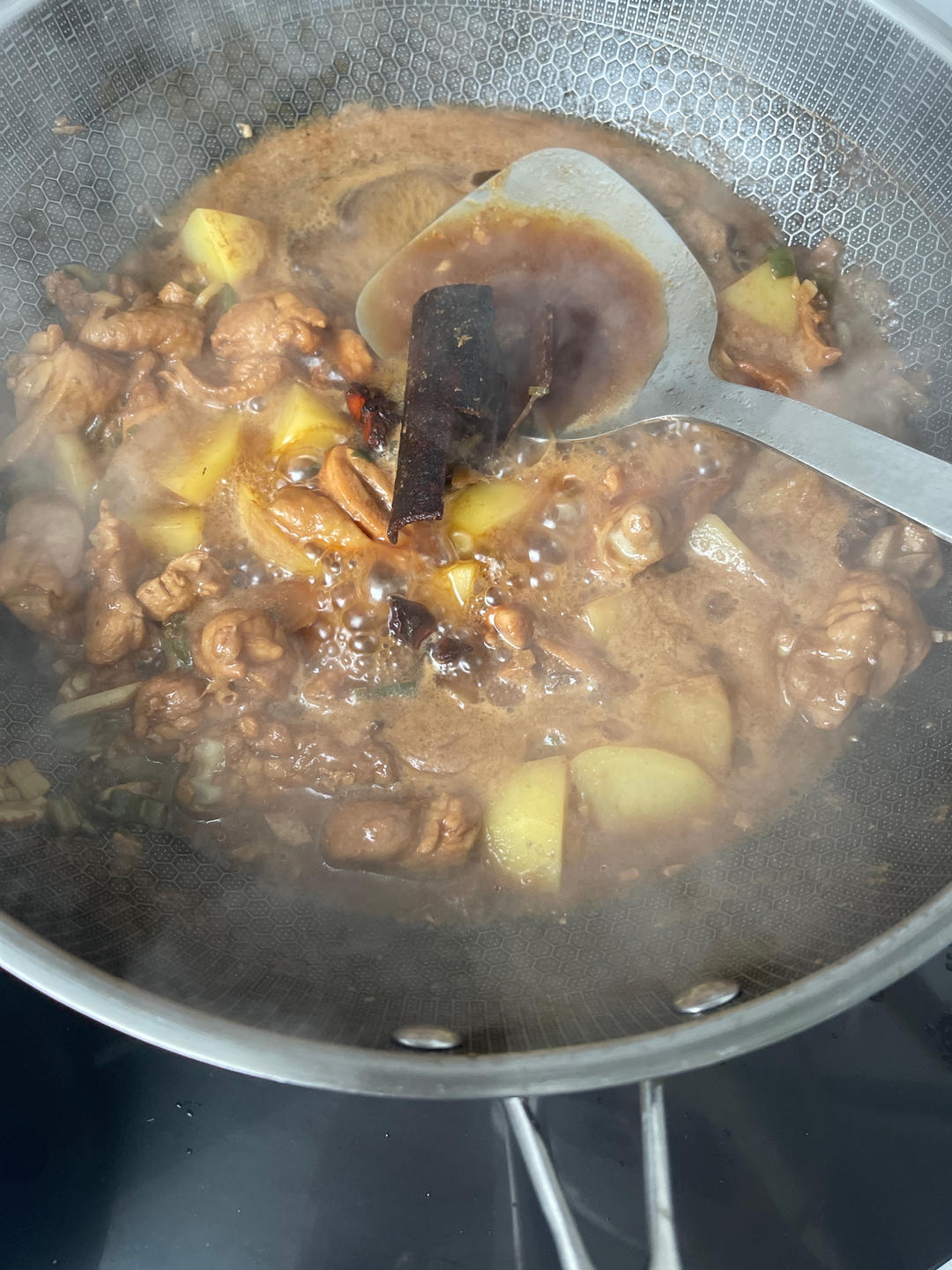 “家常版大盘鸡”汤汁简直拌面拌饭泡饼利器！每次连汤带肉吃的一干二净～