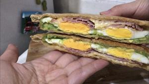 牛油果火腿煎蛋三明治🥪的做法 步骤11