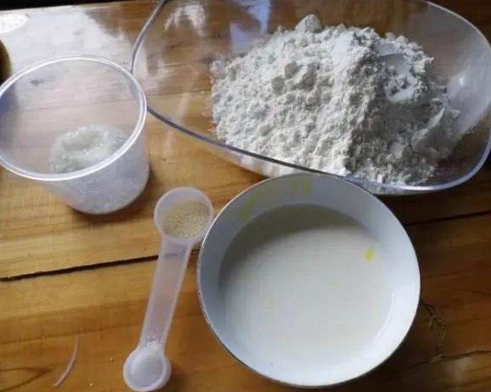 纯奶手撕吐司的做法 步骤1