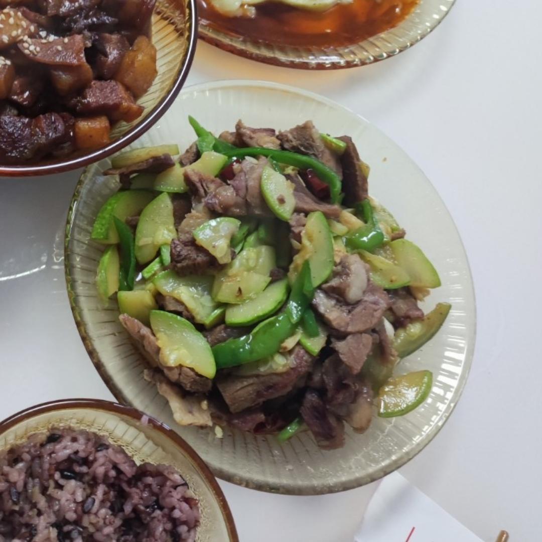 西葫芦炒牛肉--快手家常菜