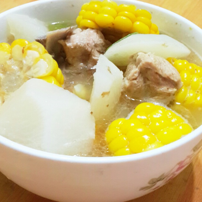 玉米萝卜排骨汤