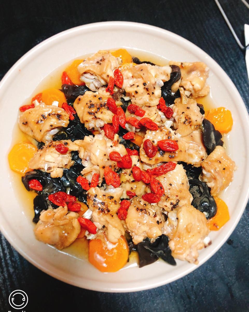 清蒸木耳胡萝卜枸杞鸡翅