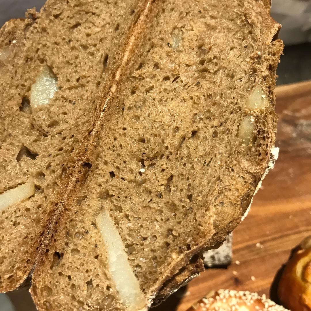 用法国师傅的手法来做德式面包-66%黑麦核桃无花果