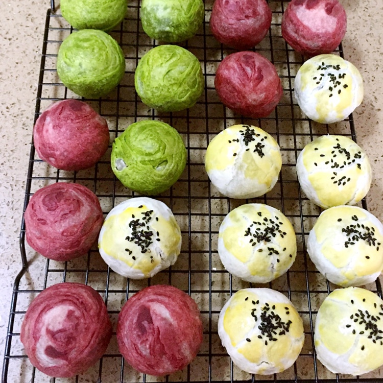 蛋黄酥~紫薯、抹茶、原味~花好月圆，中秋快乐~内附一次做六色蛋黄酥方法~