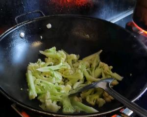 清炒花菜的做法 步骤5