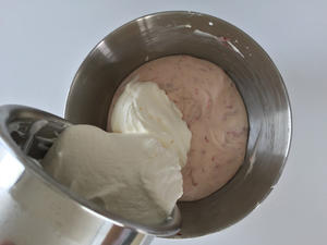香浓草莓奶酪冰淇淋的做法 步骤9