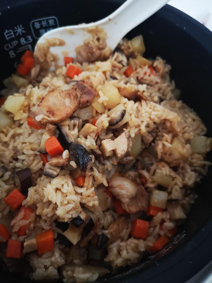 五花肉土豆焖饭￨爆好吃