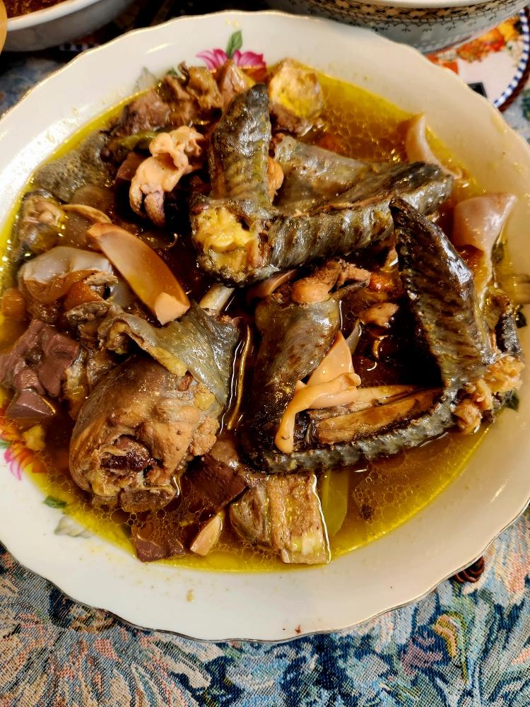 墨鱼炖鸡附鸡血处理