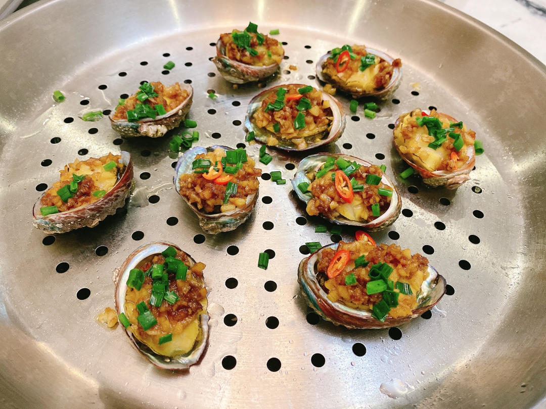 教你一个鲍鱼好吃的做法，不煮不炖，简单蒸一蒸，营养又美味