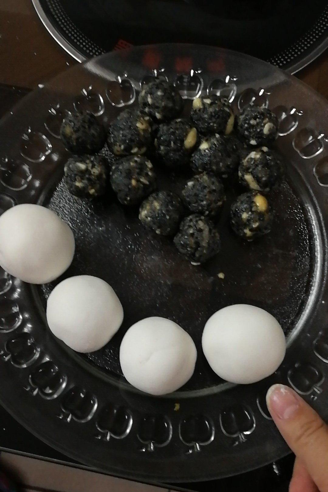 黑澜做的黑芝麻汤圆