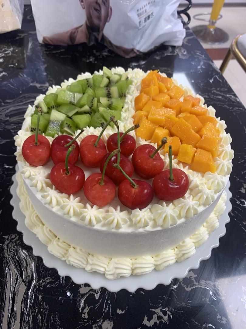jay厨z9y6做的8寸水果生日蛋糕